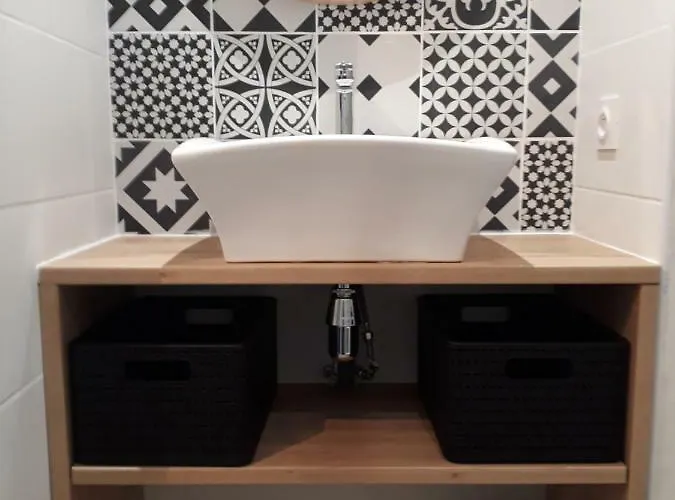 Proche Et Commerces 莱萨布勒-多洛讷