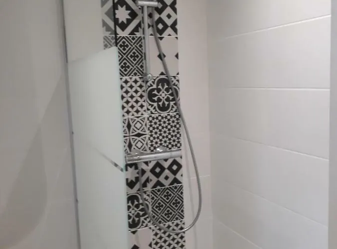 Proche Et Commerces 莱萨布勒-多洛讷